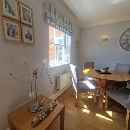 Harbourside View 휫비